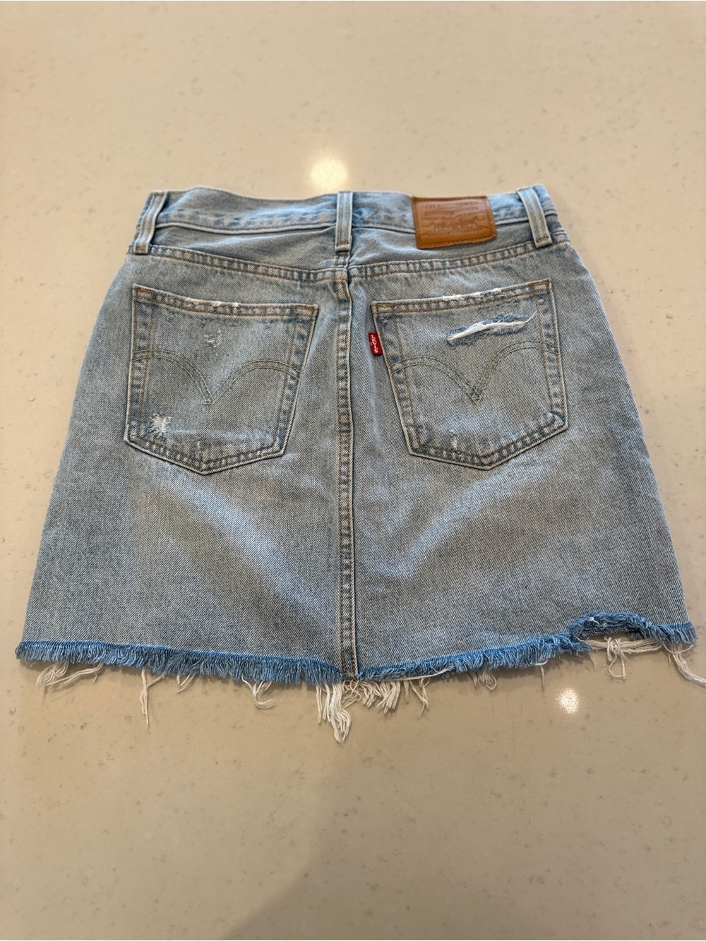 VINTAGE Levi’s Raw Hem Jean Skirt Size 25 Denim Mini Skirt - Picture 2 of 4